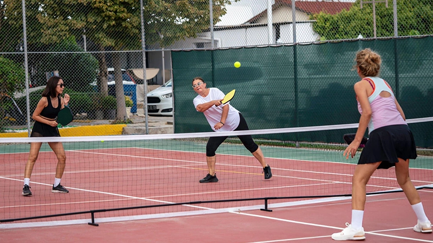 How to become a pickleball coach