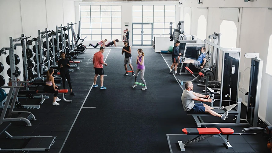 Centralized vs decentralized gym management